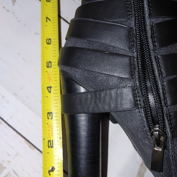 Boots - Picture 4 of 7